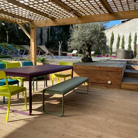 Hotell Propriete En Bord De Sevre 4*